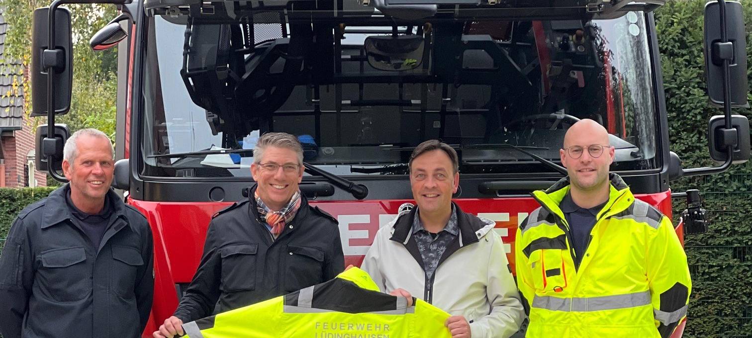 LÜDINGHAUSEN: Regenjacken für die Feuerwehr
