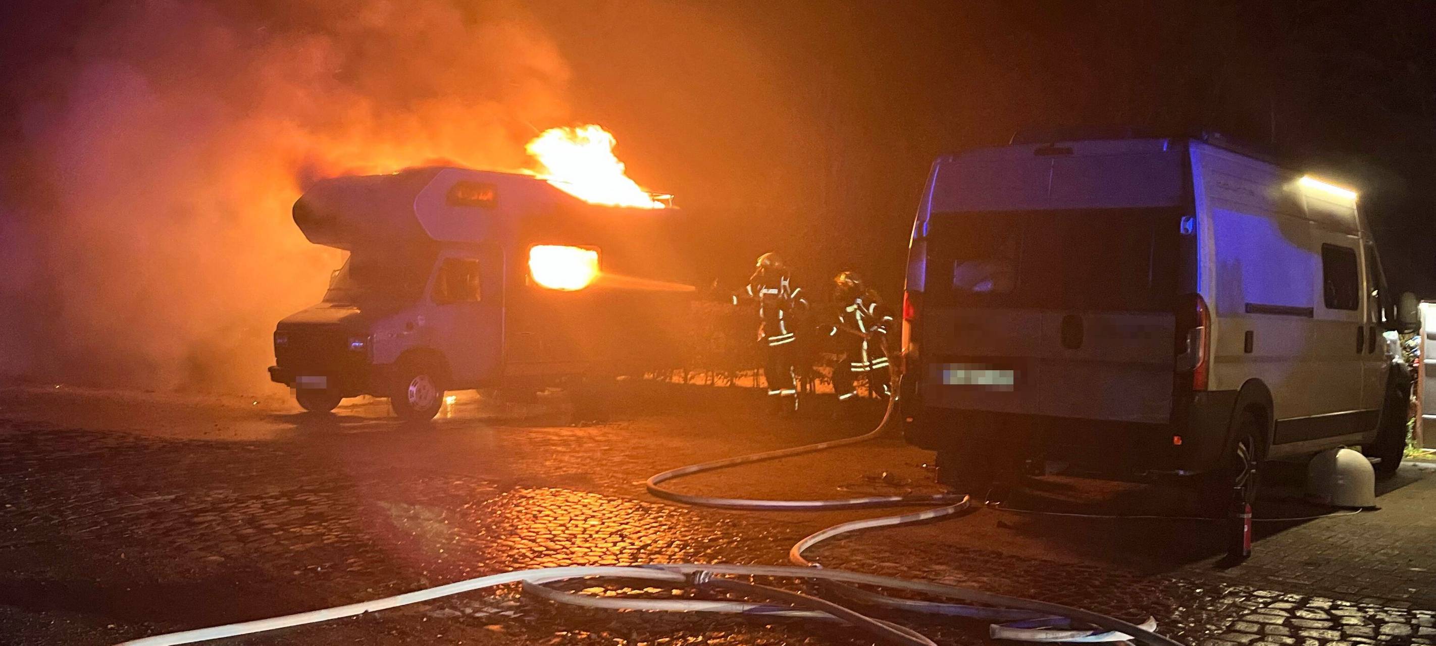 DARFELD: Wohnmobil abgebrannt