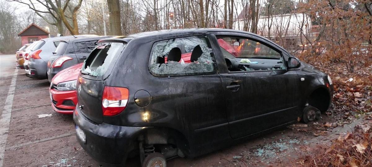LÜDINGHAUSEN: Auto völlig zerstört