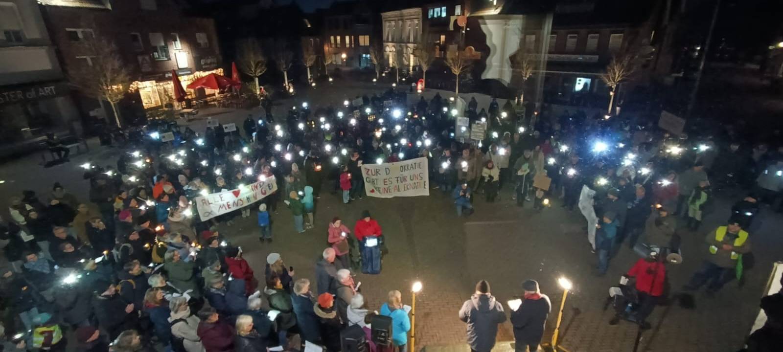 OLFEN: Lichtermeer für Demokratie