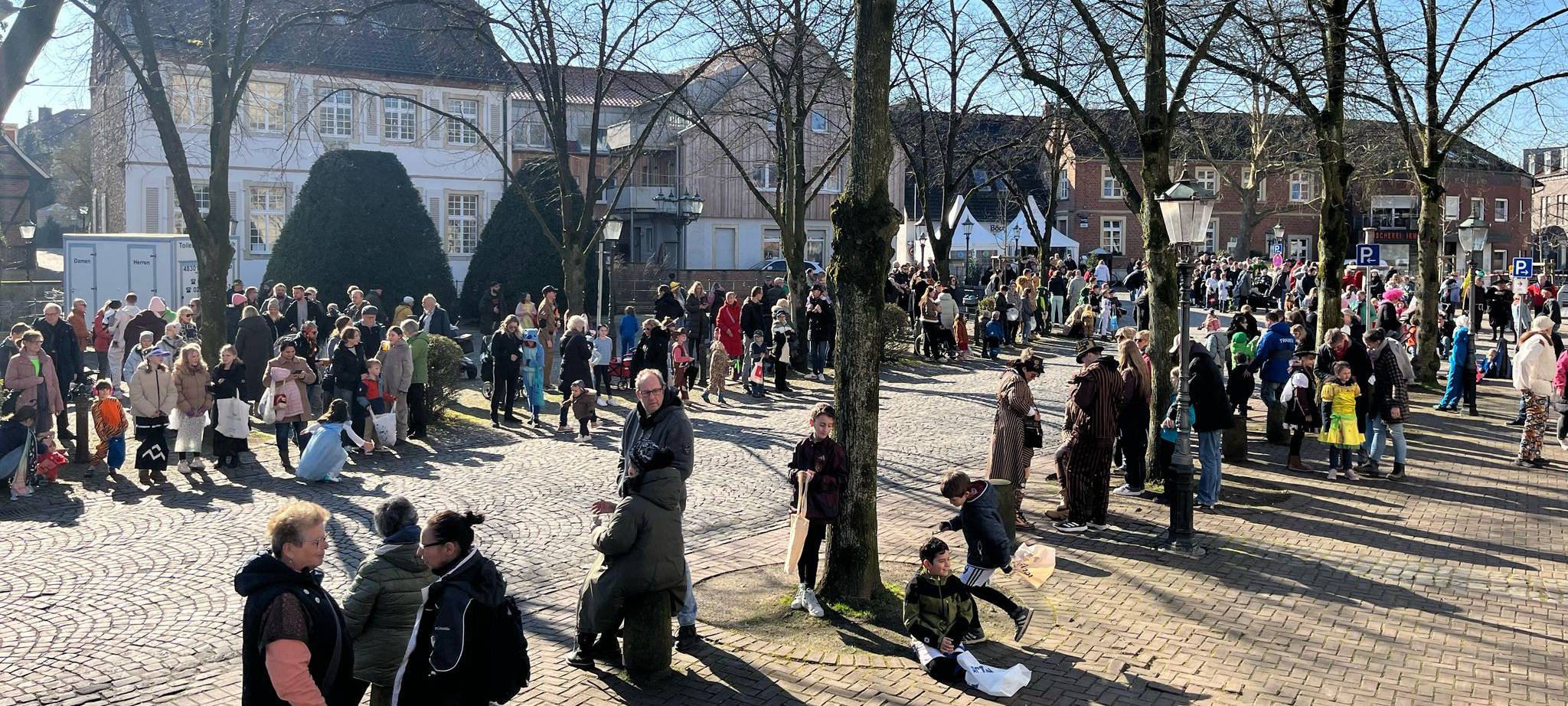 NOTTULN/LH: Friedliche Karnevalsumzüge