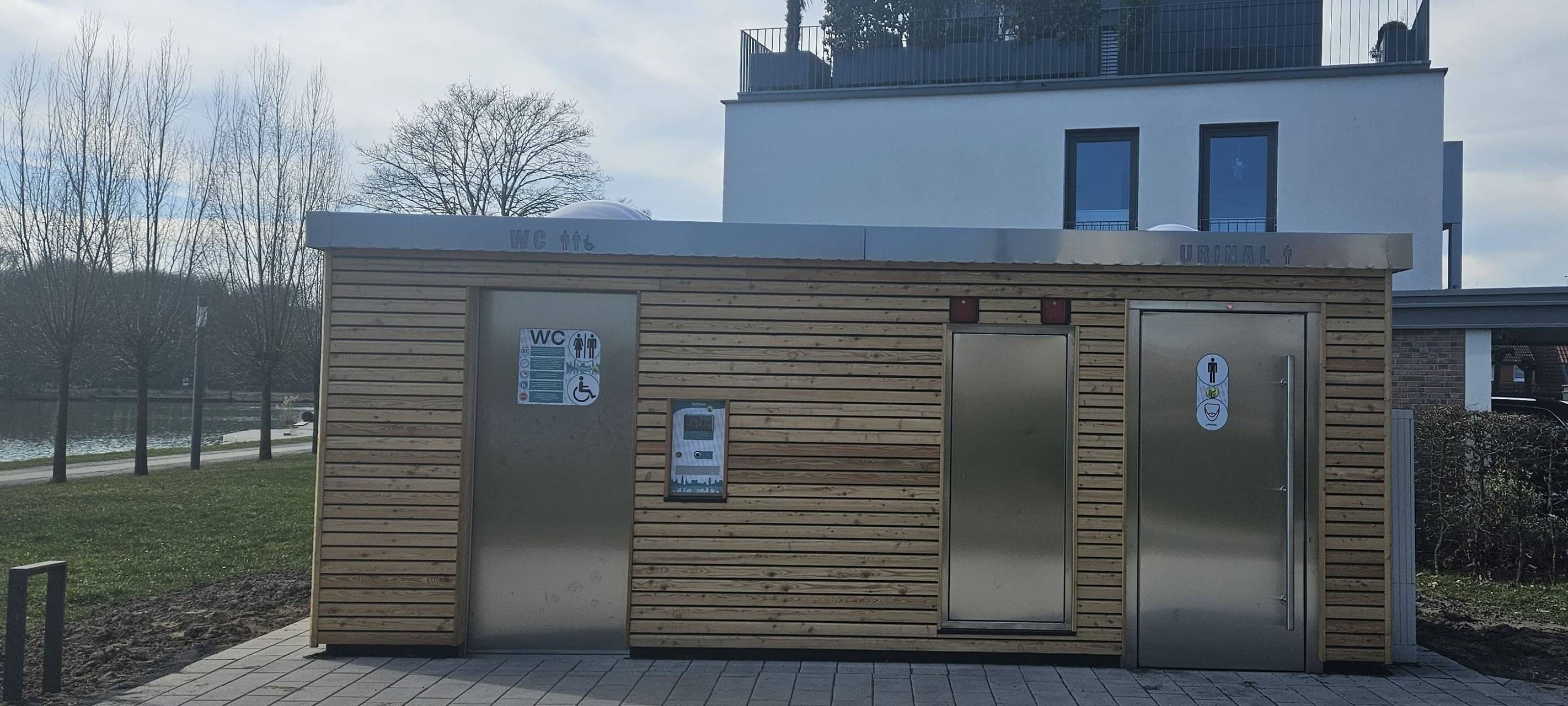 SENDEN: Öffentliche Toilette am Kanal