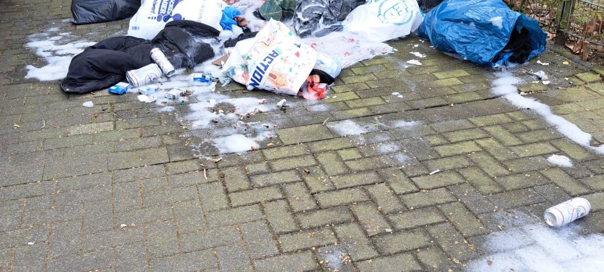 COESFELD: Altkleidercontainer angezündet
