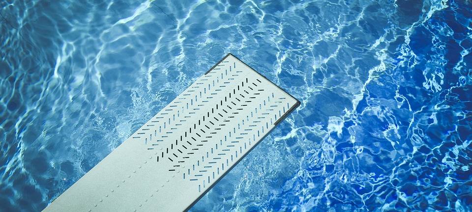 DLRG fordert: Kinder sollen ab 1. Klasse schwimmen