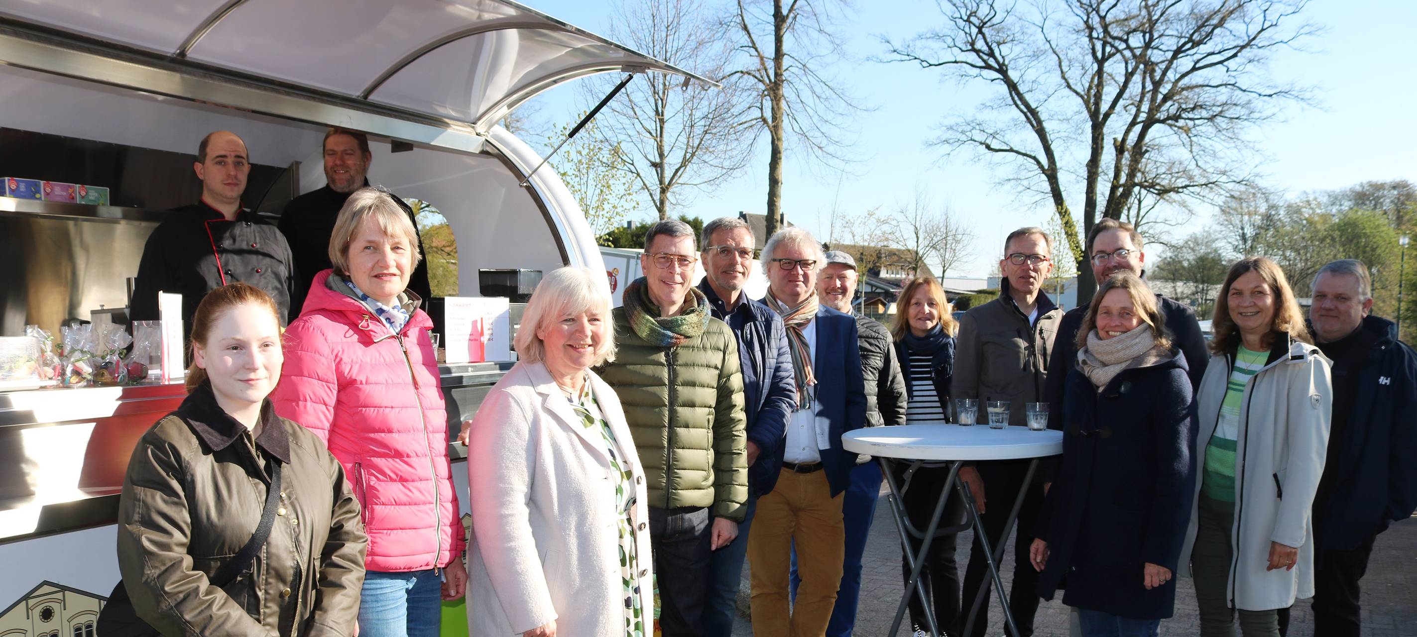 APPELHÜLSEN: Food-Mobil öffnet am Bhf