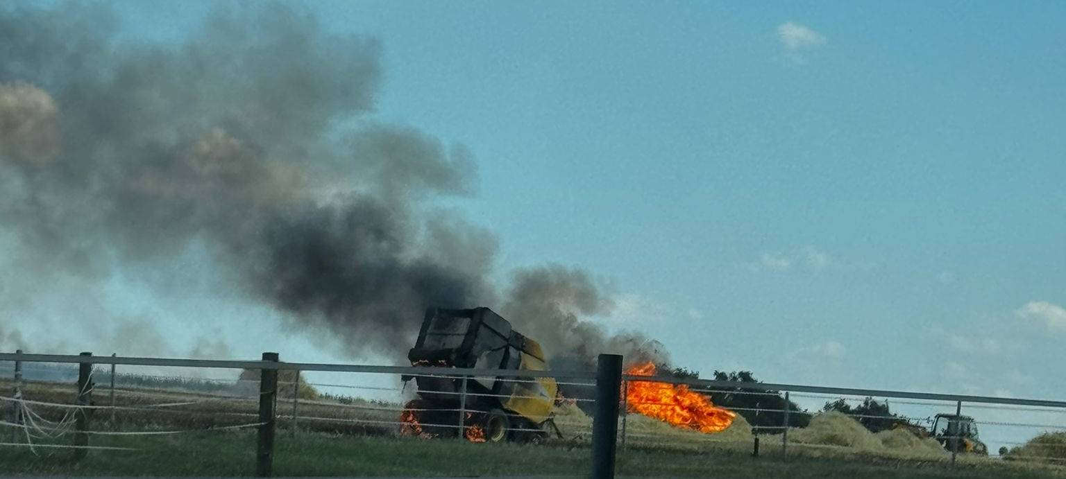 OLFEN: Brand auf Feld