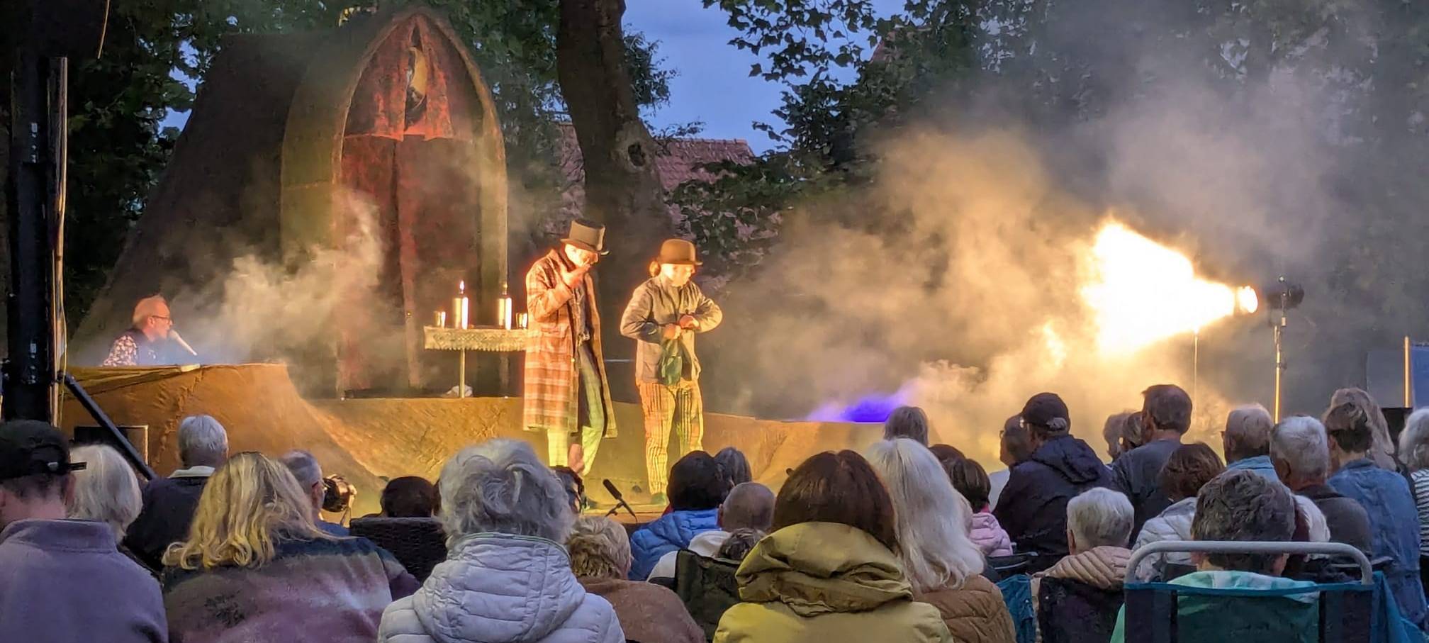 DÜLMEN: Fangemeinde beim NN-Theater