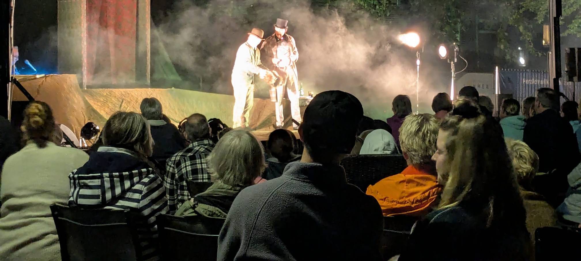 DÜLMEN: Fangemeinde beim NN-Theater