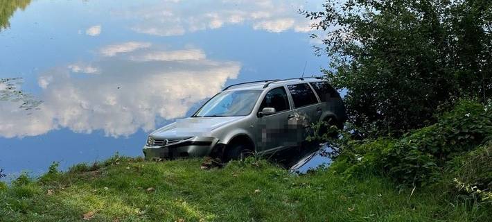 DÜLMEN: Auto versenkt