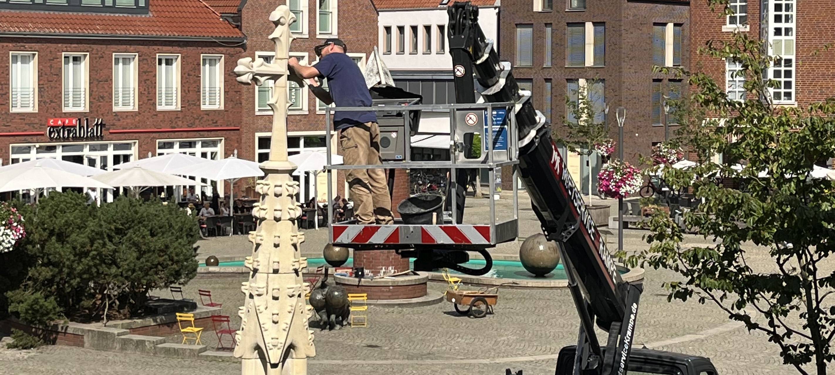 COESFELD: Marktkreuz wieder komplett