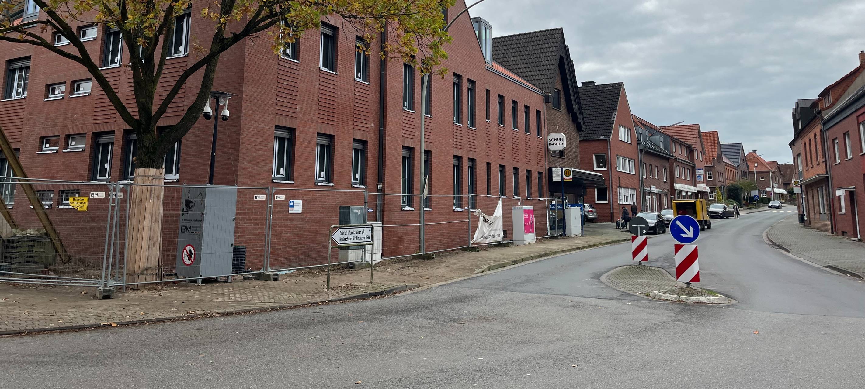 NORDKIRCHEN: Gehweg am Rathaus wieder frei