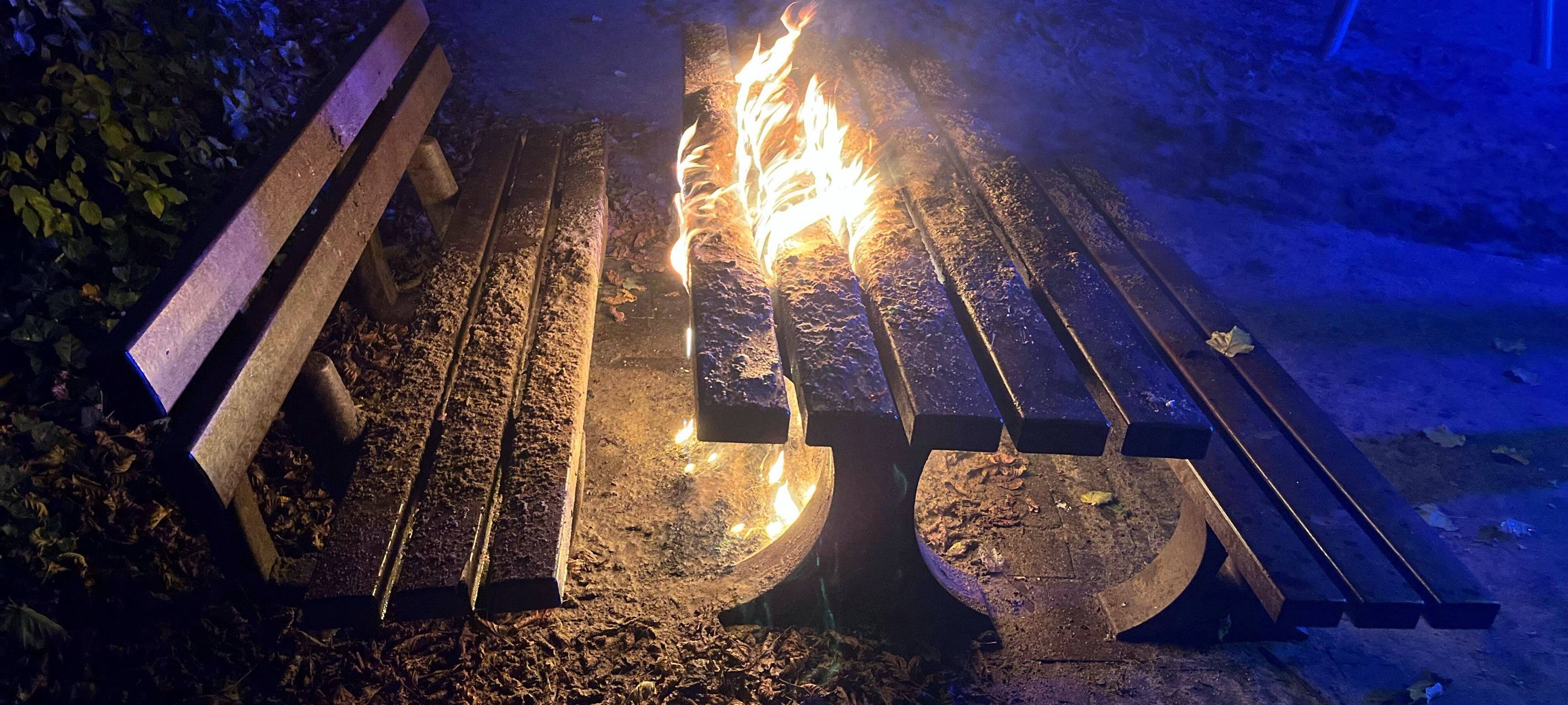 OLFEN: Feuer auf Spielplatz