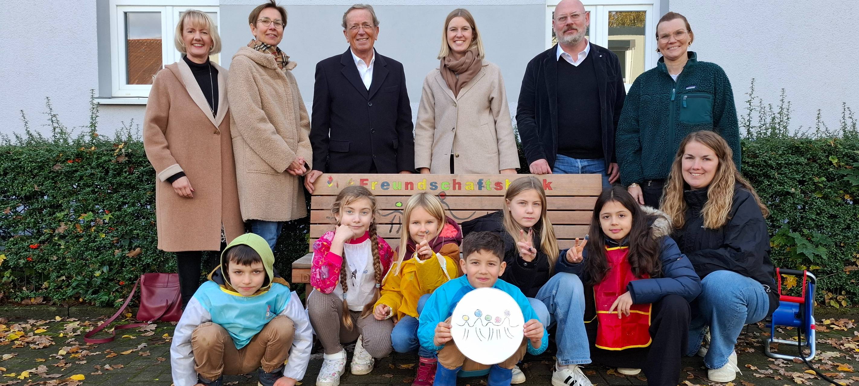 COESFELD: Neue bunte Freundschaftsbänke