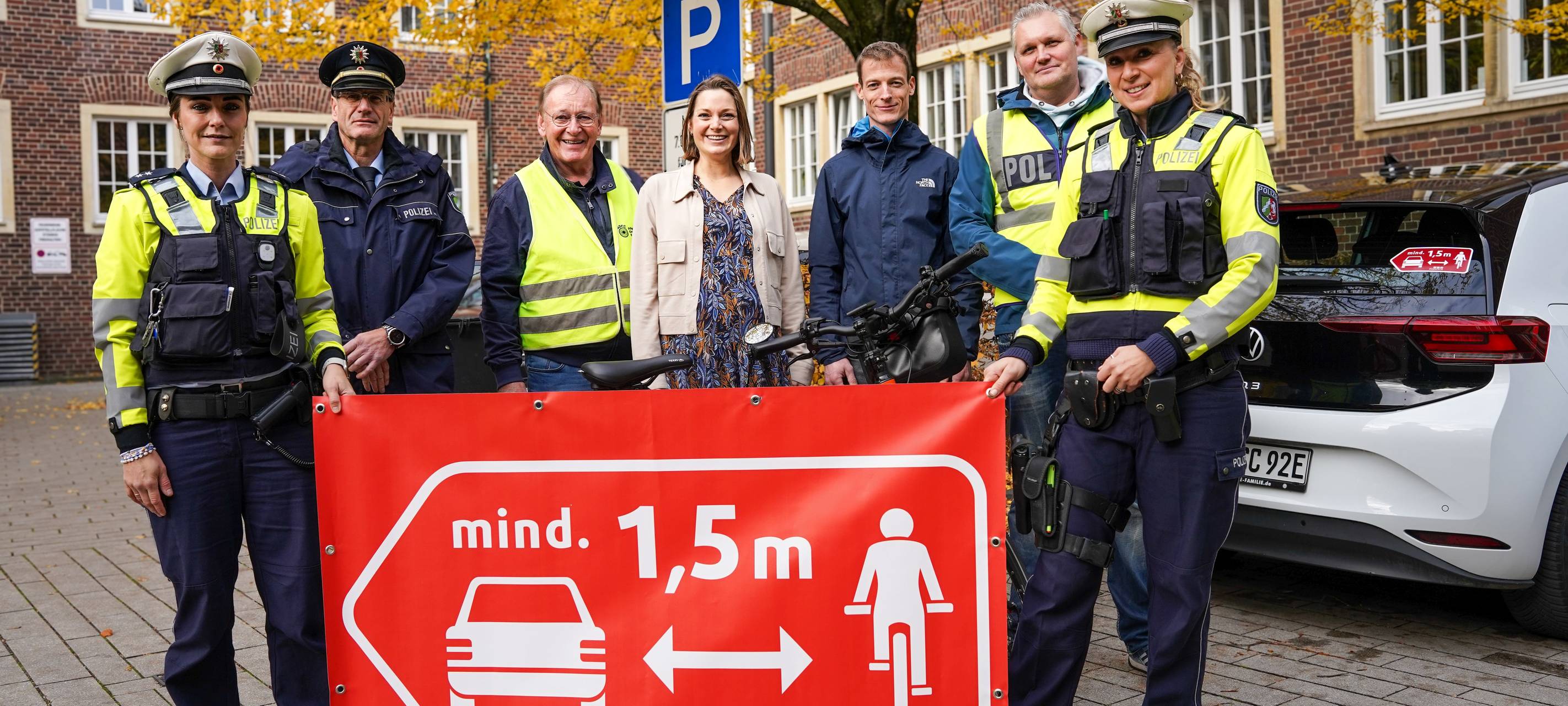 KREIS: Sicherheitsabstand zu Radfahrern
