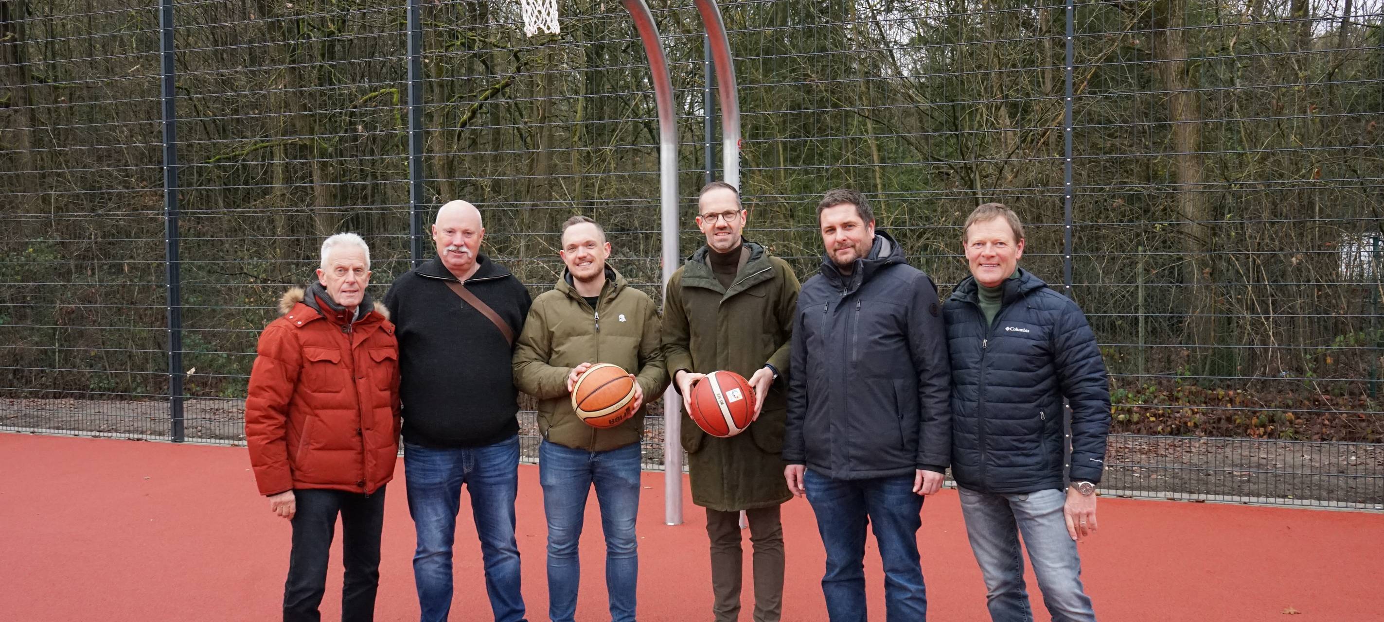 LÜDINGHAUSEN: Outdoor-Basketballfeld freigegeben