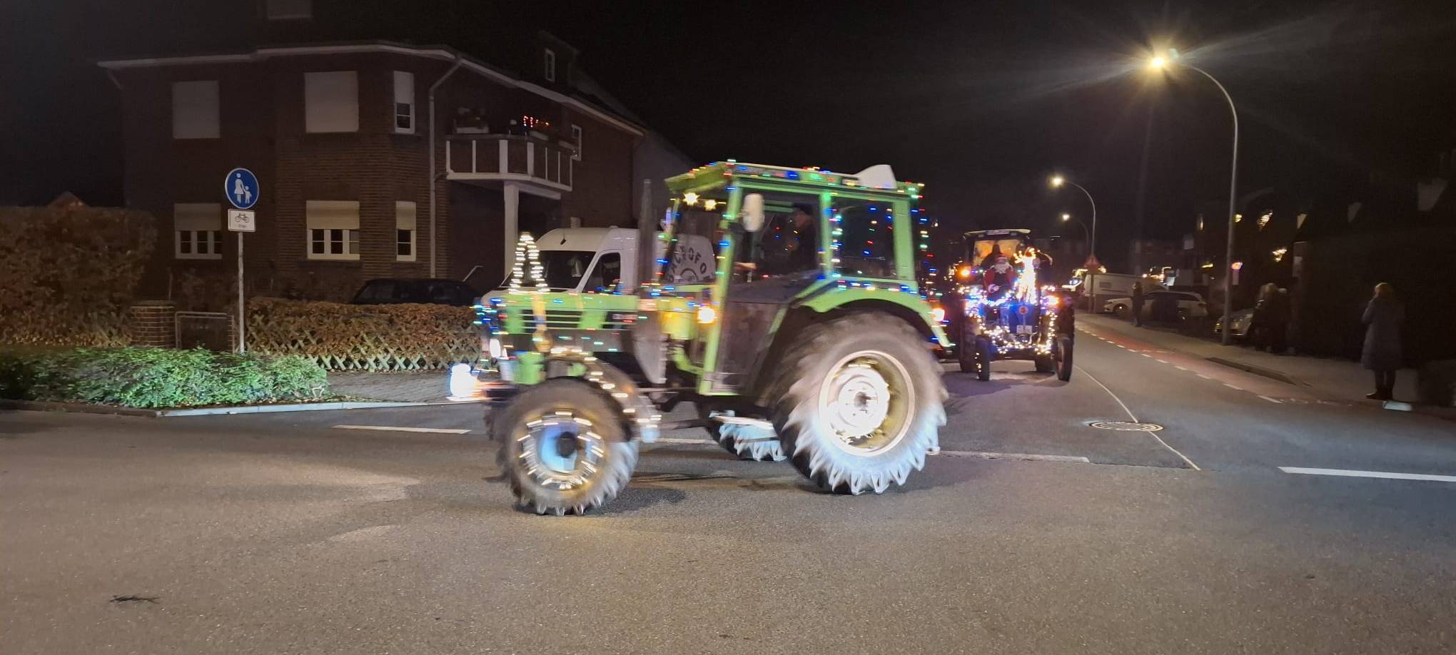 DÜLMEN/OLFEN: Treckerlichterfahrten begeisterten