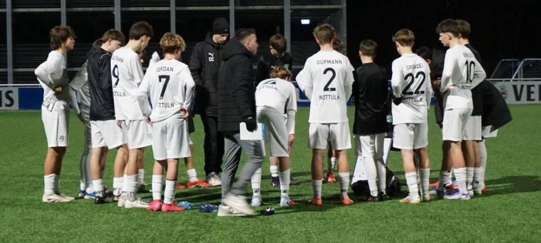 NOTTULN: U15 kickte gegen Schalke