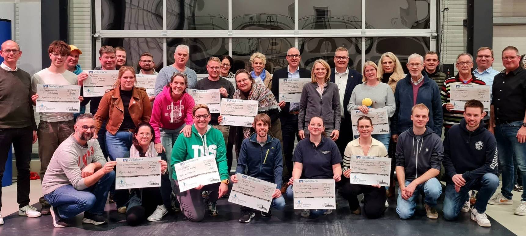 ASCHEBERG: Bürgerstiftung übergibt Schecks