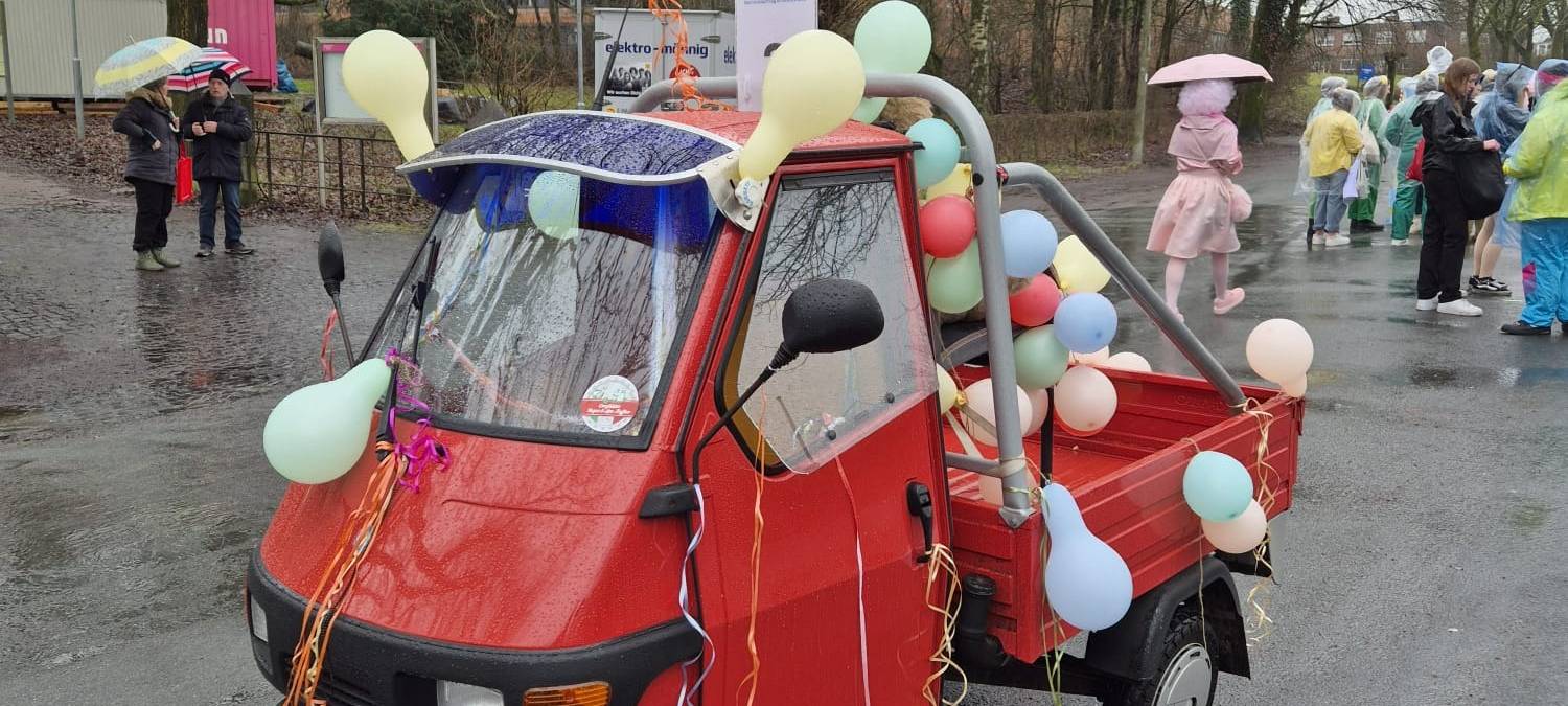 BILLERBECK: Bunter Umzug bei trüben Wetter