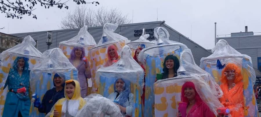 BILLERBECK: Bunter Umzug bei trüben Wetter