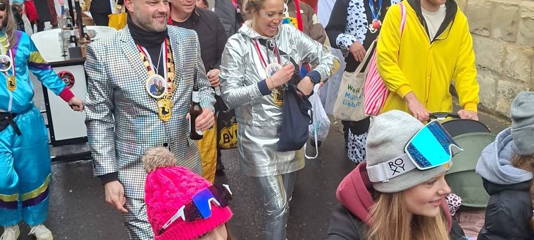 NOTTULN/HOHENHOLTE: Bunte Umzüge