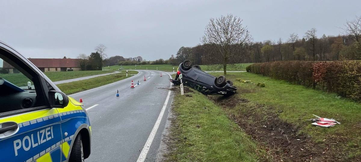 BILLERBECK: In Kurve auf Dach gelandet