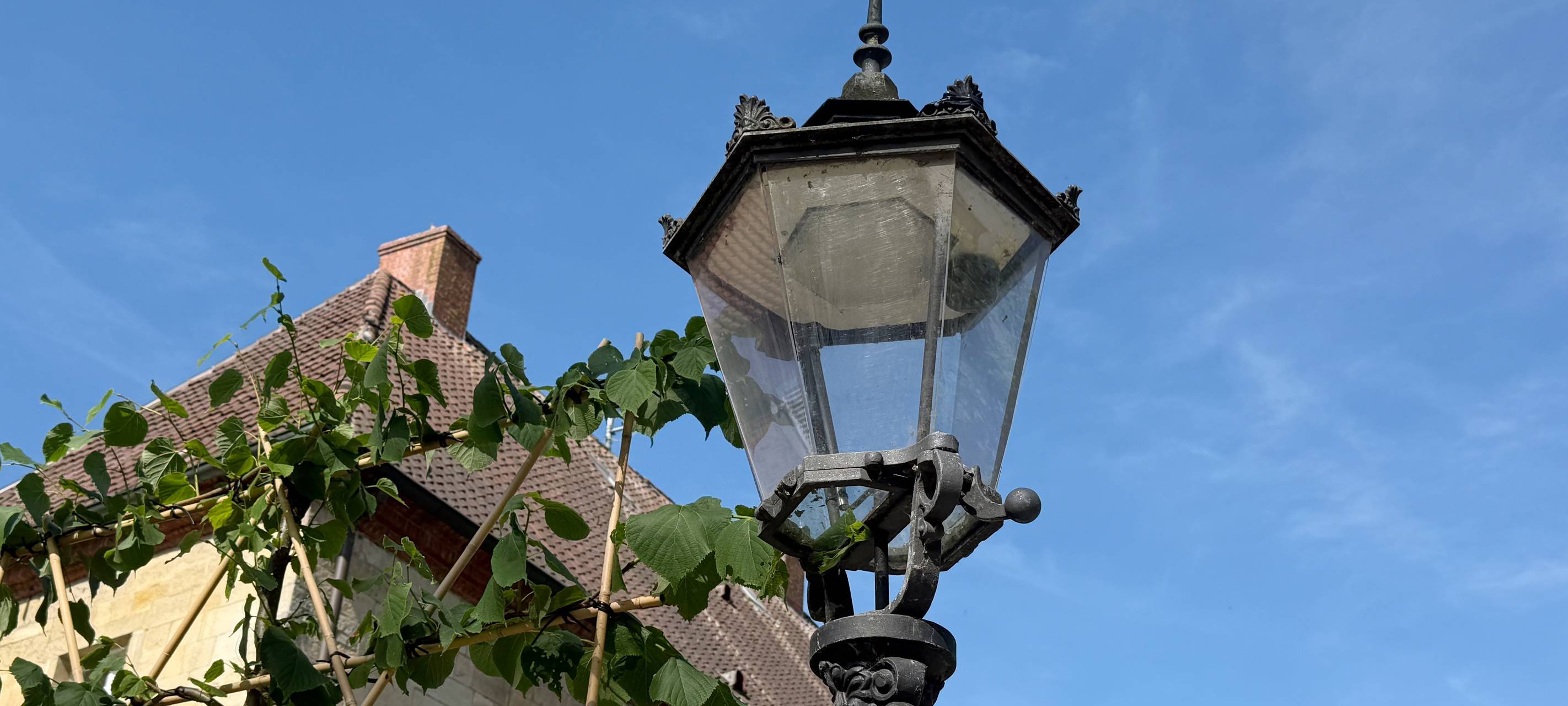 NOTTULN: Reinigung der historischen Straßenleuchten