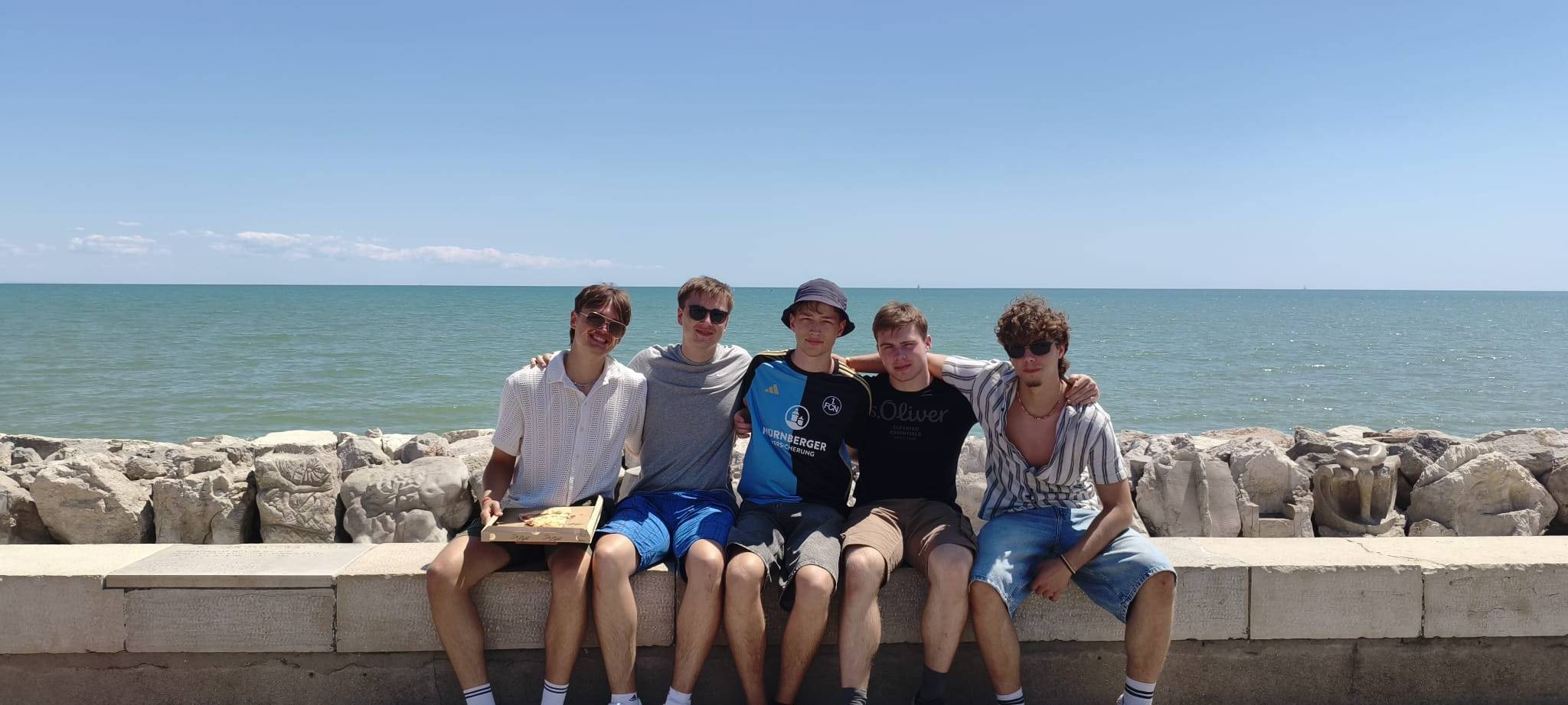 Fünf Freunde alleine in Italien.