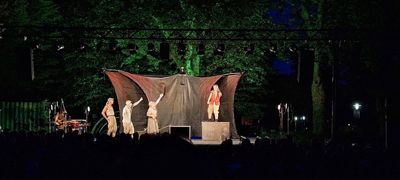 DÜLMEN: Erfolgreiches zweites Straßentheater