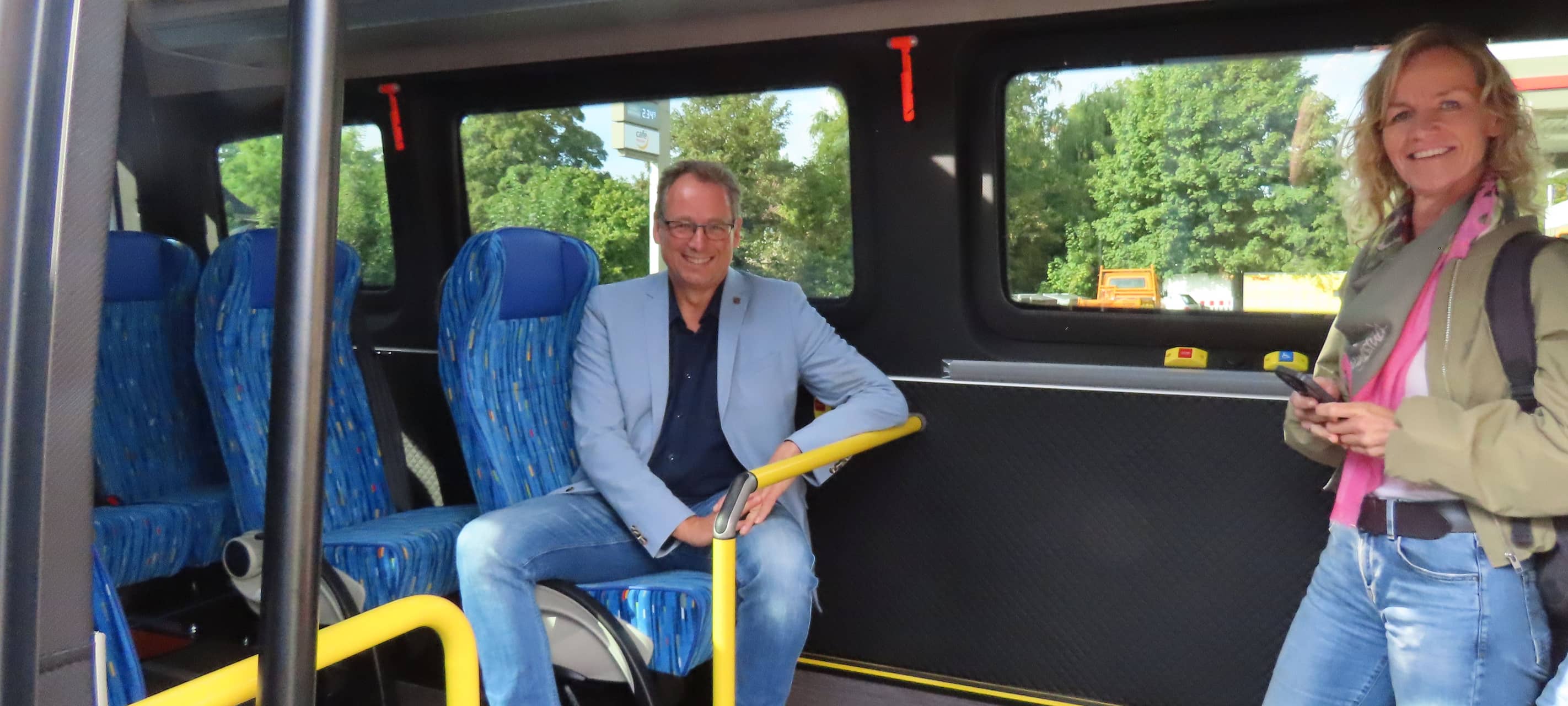 SENDEN: Neuer Kleinbus fährt auf C12