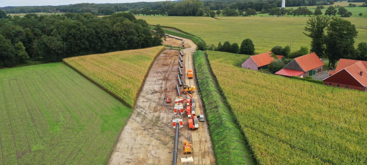 HOLTWICK: Riesen-Rohre für Erdgas-Fernleitung