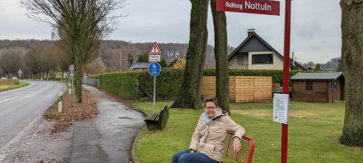 NOTTULN: Mitfahrerbänke zu unbekannt